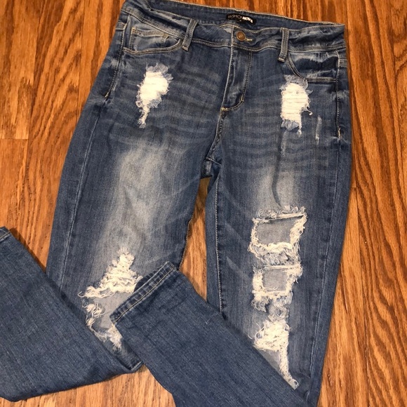 Fashion Nova distressed jeans - Picture 5 of 7